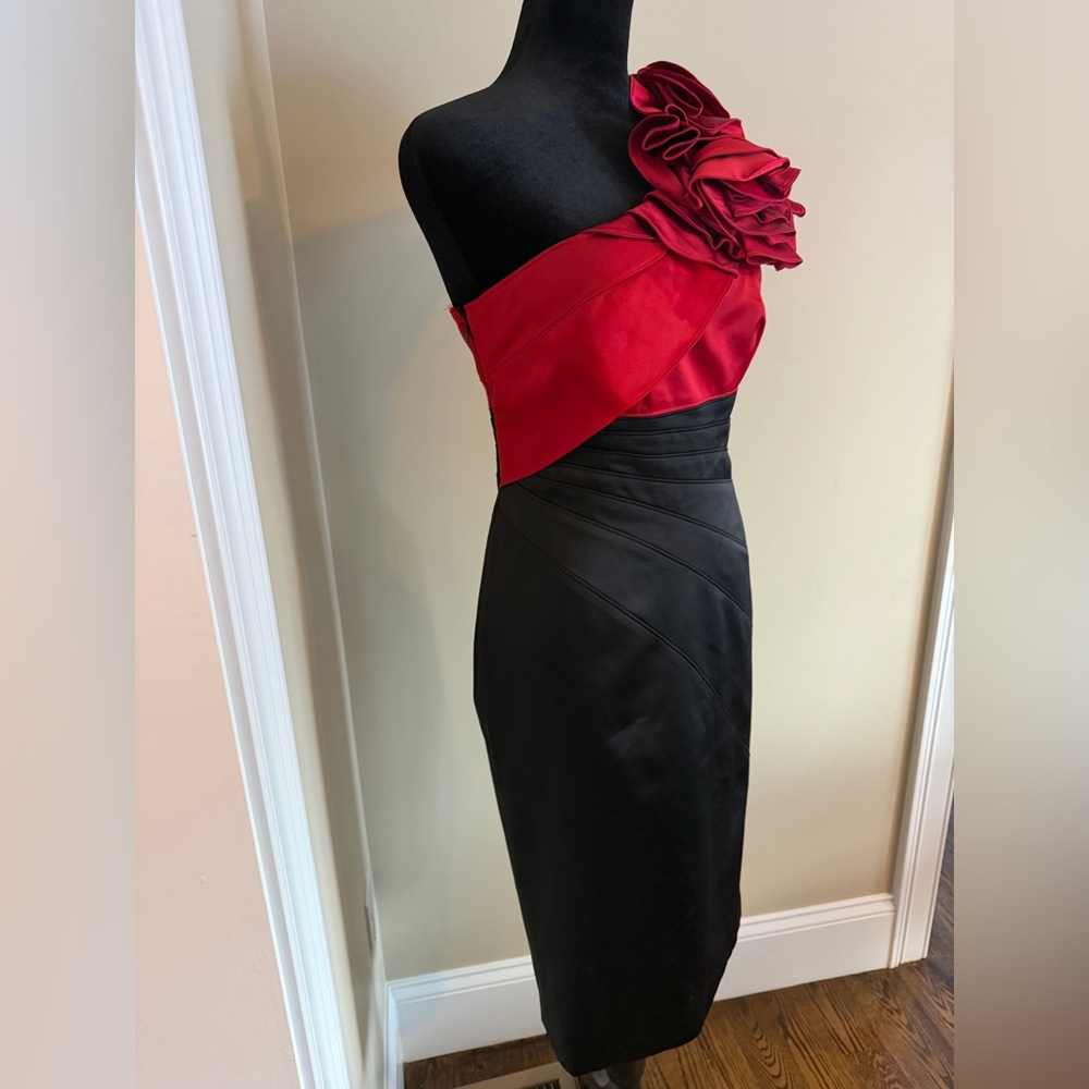 Karen Millen One Shoulder Red and Black Rosette Dress - Picture 4 of 7